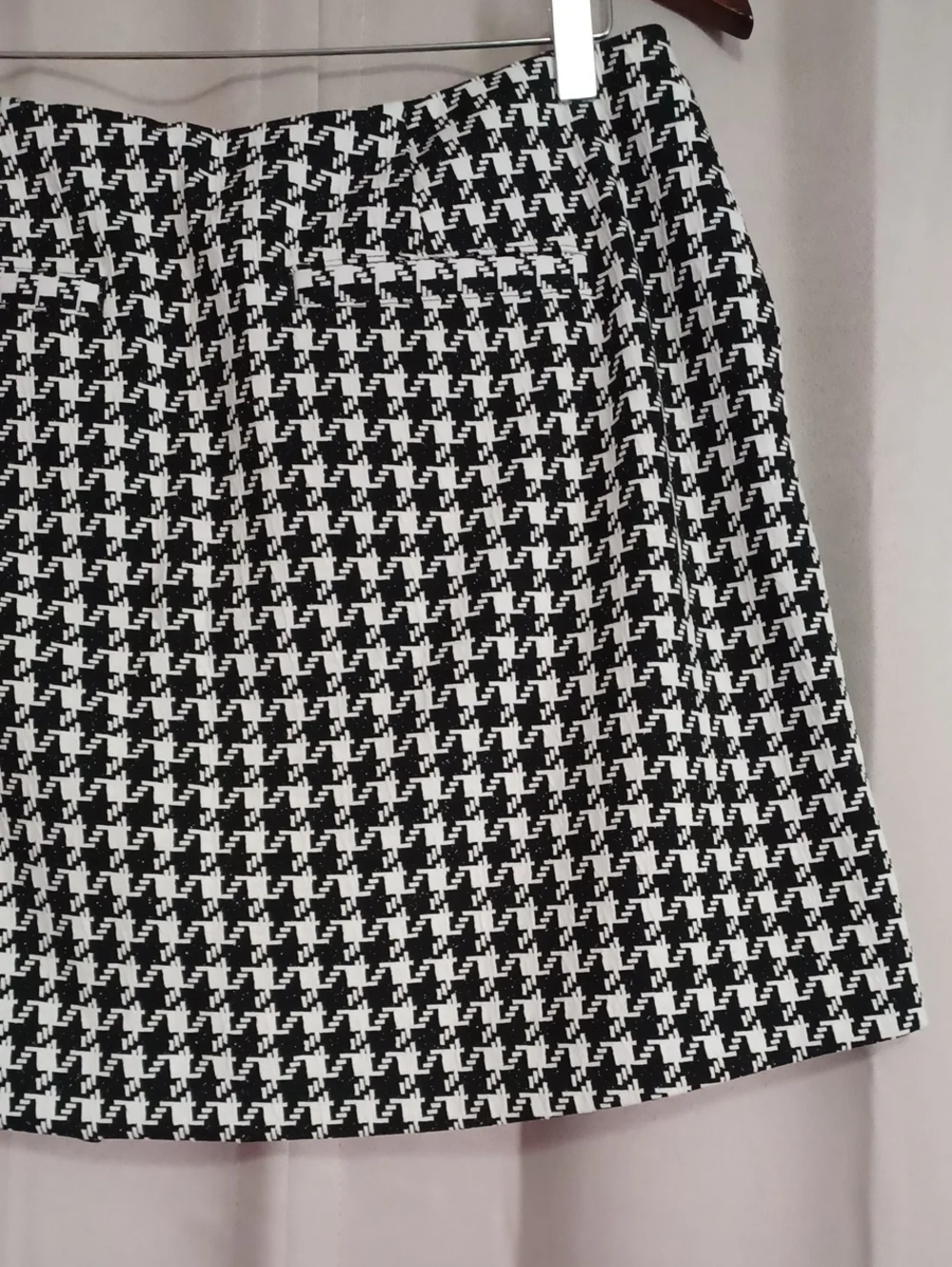 CAbi Passport Houndstooth Black White Mini Skirt Shorts Pockets Stretch Classic